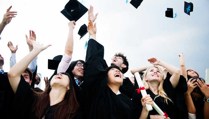 Bachelor degree artinya apa dan apa bedanya dengan sarjana di Indonesia?