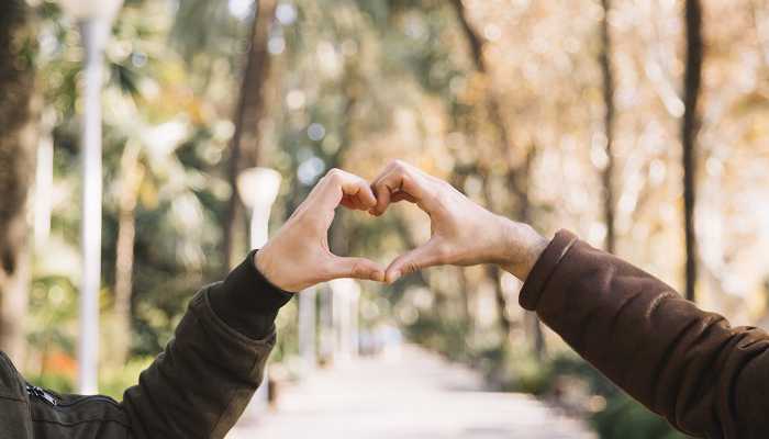 150 Kata-Kata Bucin Singkat Bahasa Inggris Romantis dan Artinya